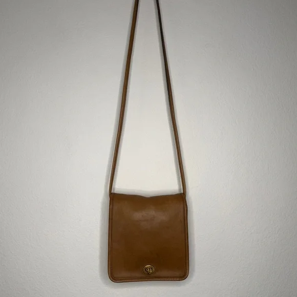 Coach Vintage Compact Leather Crossbody Bag Tan Brass Hardware - Picture 1 of 10